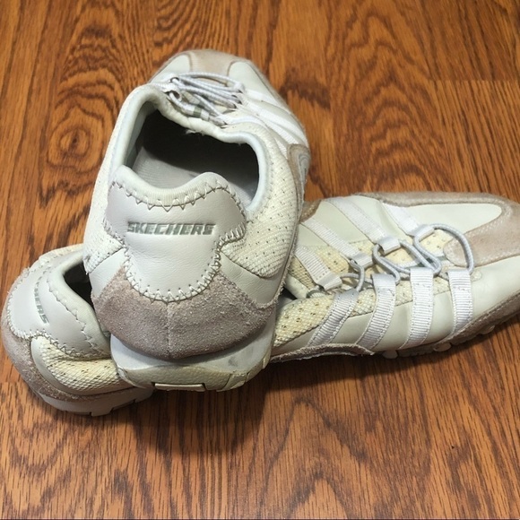 Sketchers size 10 leather shoes. Slip on super comfortable - Picture 12 of 12